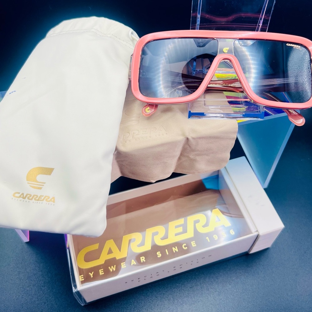 Carrera Flaglab 14 sunnies in the pink-beige color with grey gradient lenses.💖